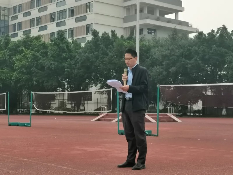 2.党委副书记、纪委书记穆奎作国旗下讲话_副本.jpg